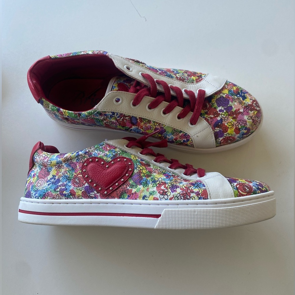 Brighton Blooms Incredible Leather ❤️ Sneakers Distinctive Hearts Sz 9 $265
